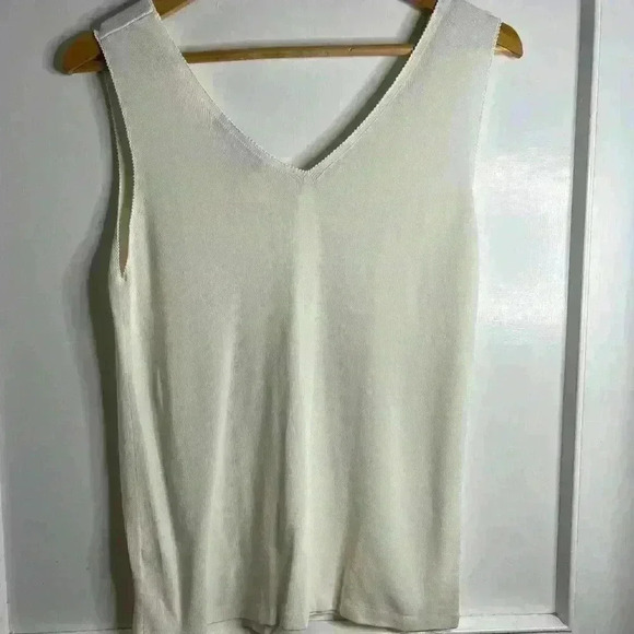 Country Road Ivory V  Neck Tank Size Medium - Picture 6 of 6